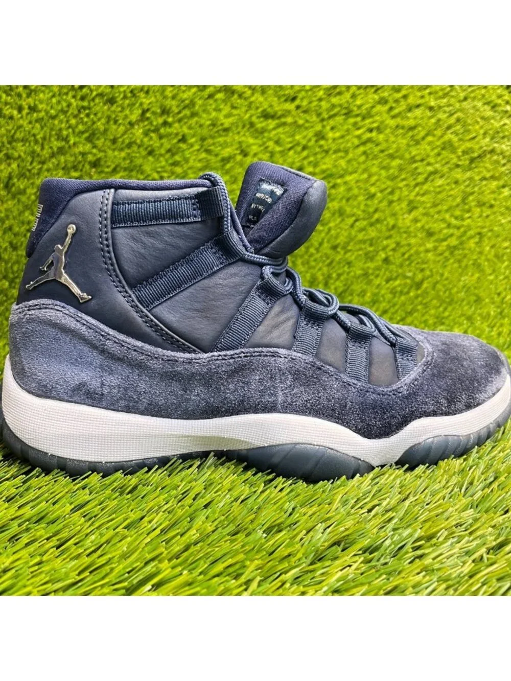 Nike Air Jordan 11 Retro Womens Size 7.5 Navy Blue Athletic Shoes Sneakers